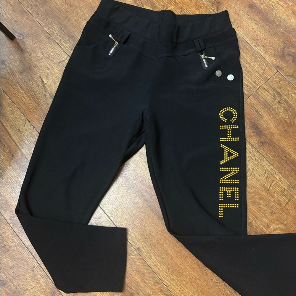 JVINI  Woman’s Black Leggings with Gold Accents